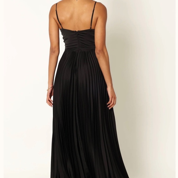 Petal & Pup Black Pleated Dress - Picture 2 of 3